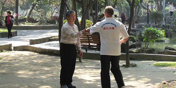 2012: Master Wu and Torben during a pushhands session in Peace Park, Taipei.